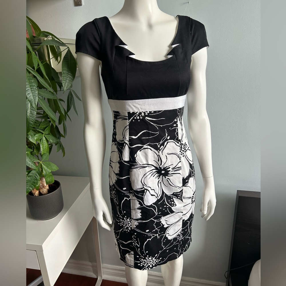 JAX black and white floral sheath cocktail dress - size 4